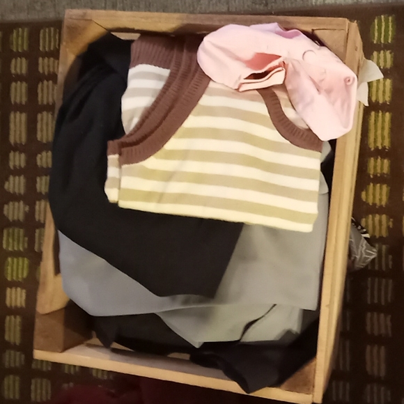 HELP ME CLEAR OUT MY CLOSET AND ROOM AND HOME. EVERYTHING MUST GO. .🥰🙏🤩 - Picture 2 of 8